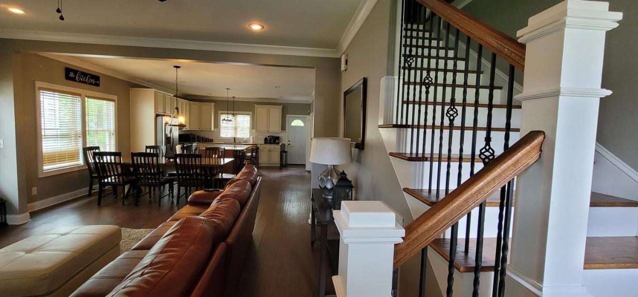 Spacious Deluxe House For You, Your Family And Friends Charlotte Bagian luar foto